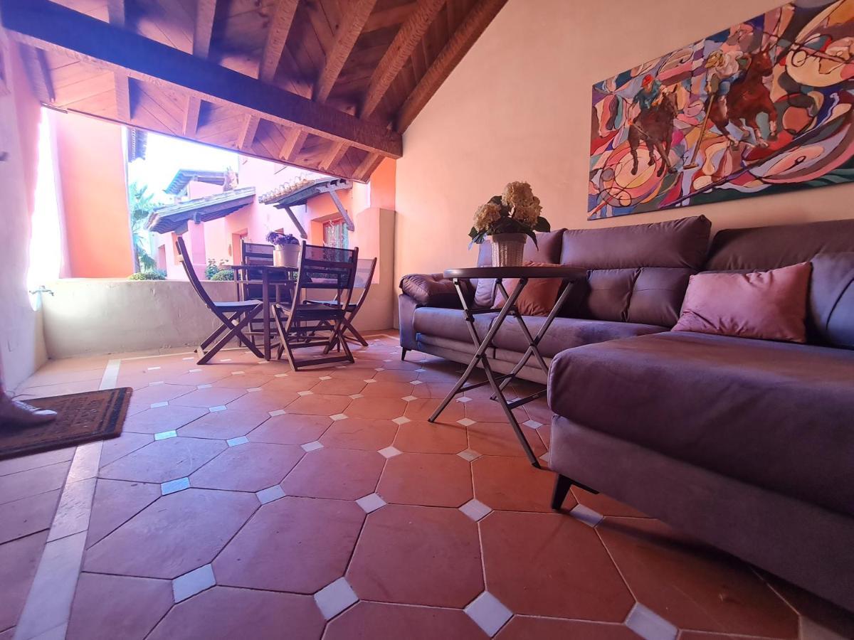 Apartment Stylish 2-Bed Apartment In Elviria W Pool