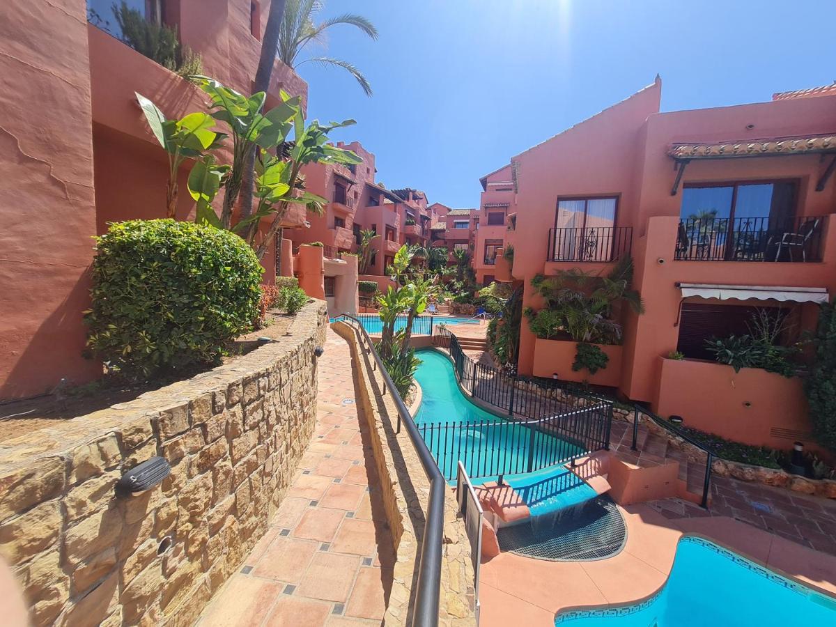 Stylish 2-Bed Apartment In Elviria W Pool *