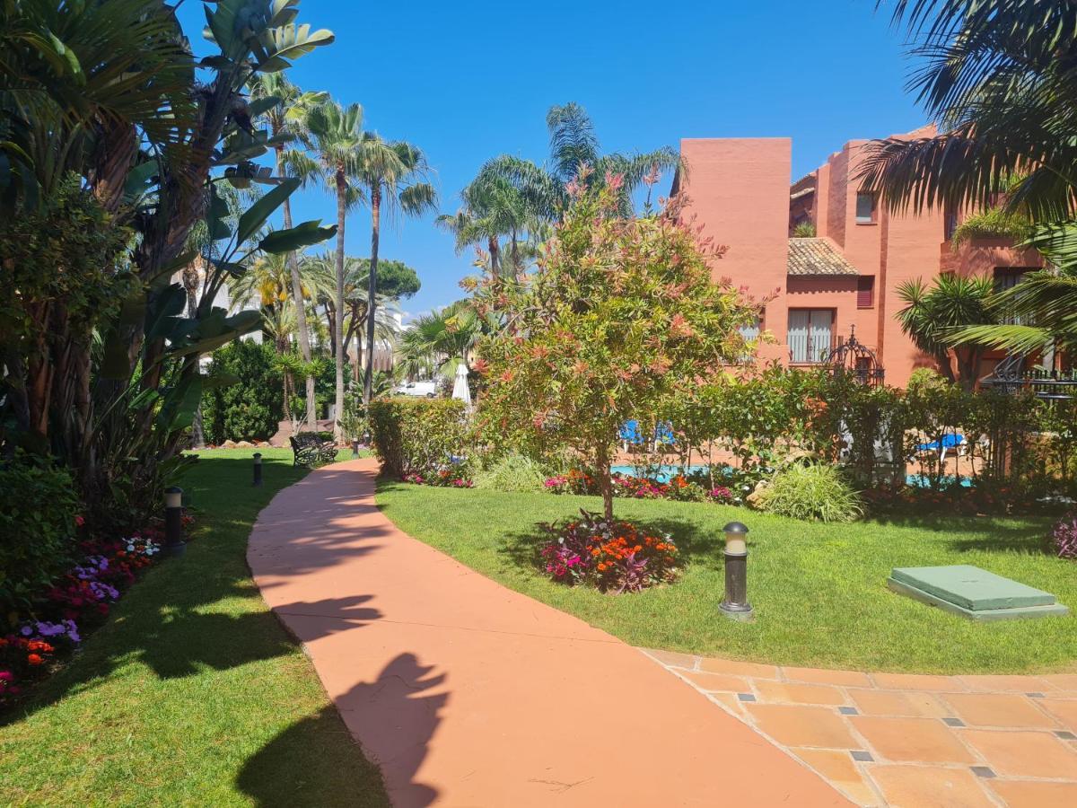 Apartment Stylish 2-Bed Apartment In Elviria W Pool